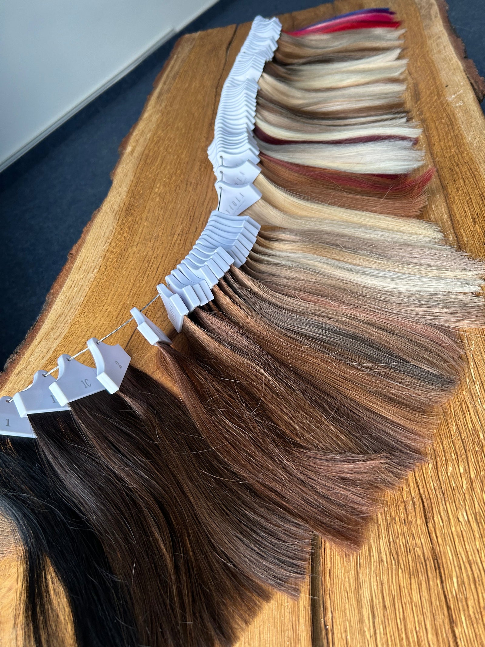 Die richtige Extensions-Farbe finden: Schritt für Schritt
